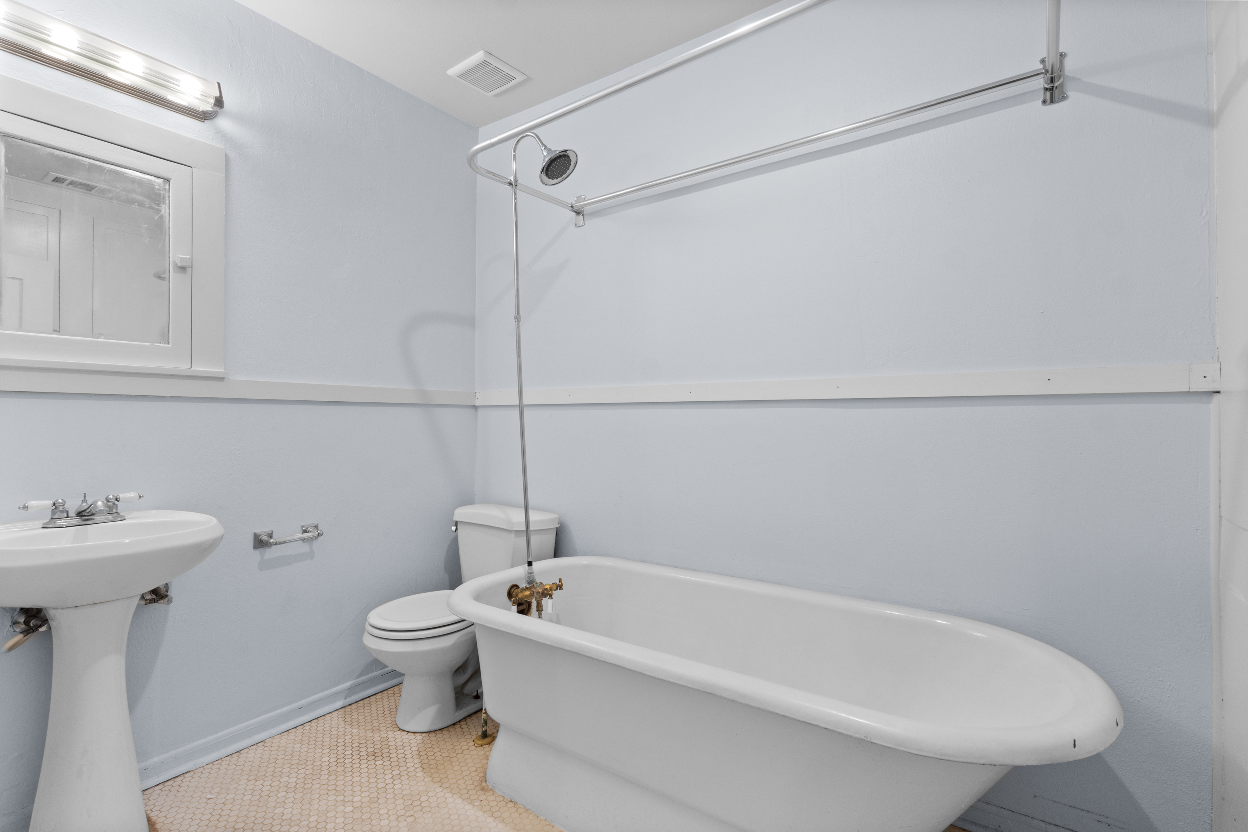 Traditional guest bathroom remodel in Dallas - before photo 1