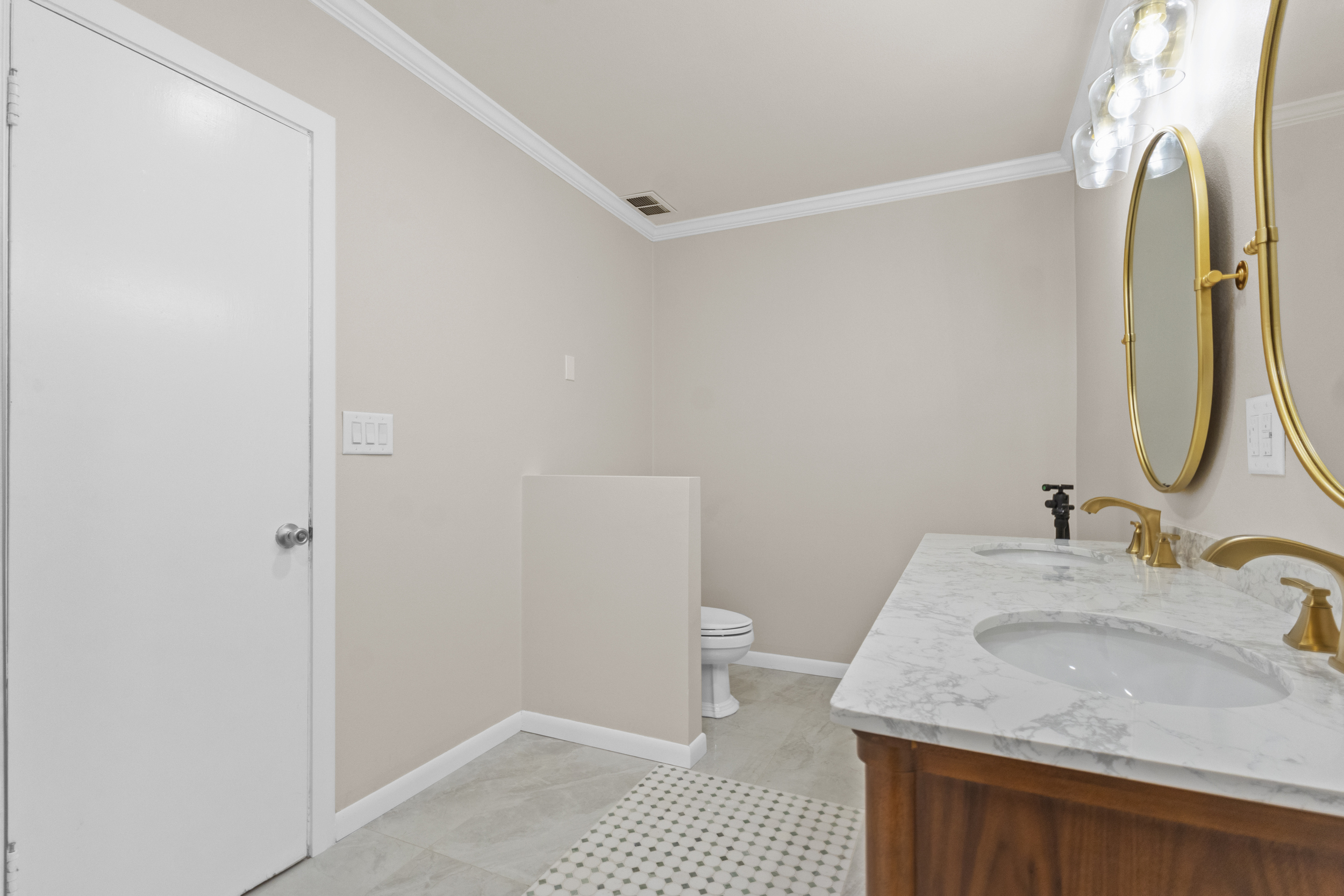 Guest bathroom remodel in Eastwood Dallas - gallery photo 6