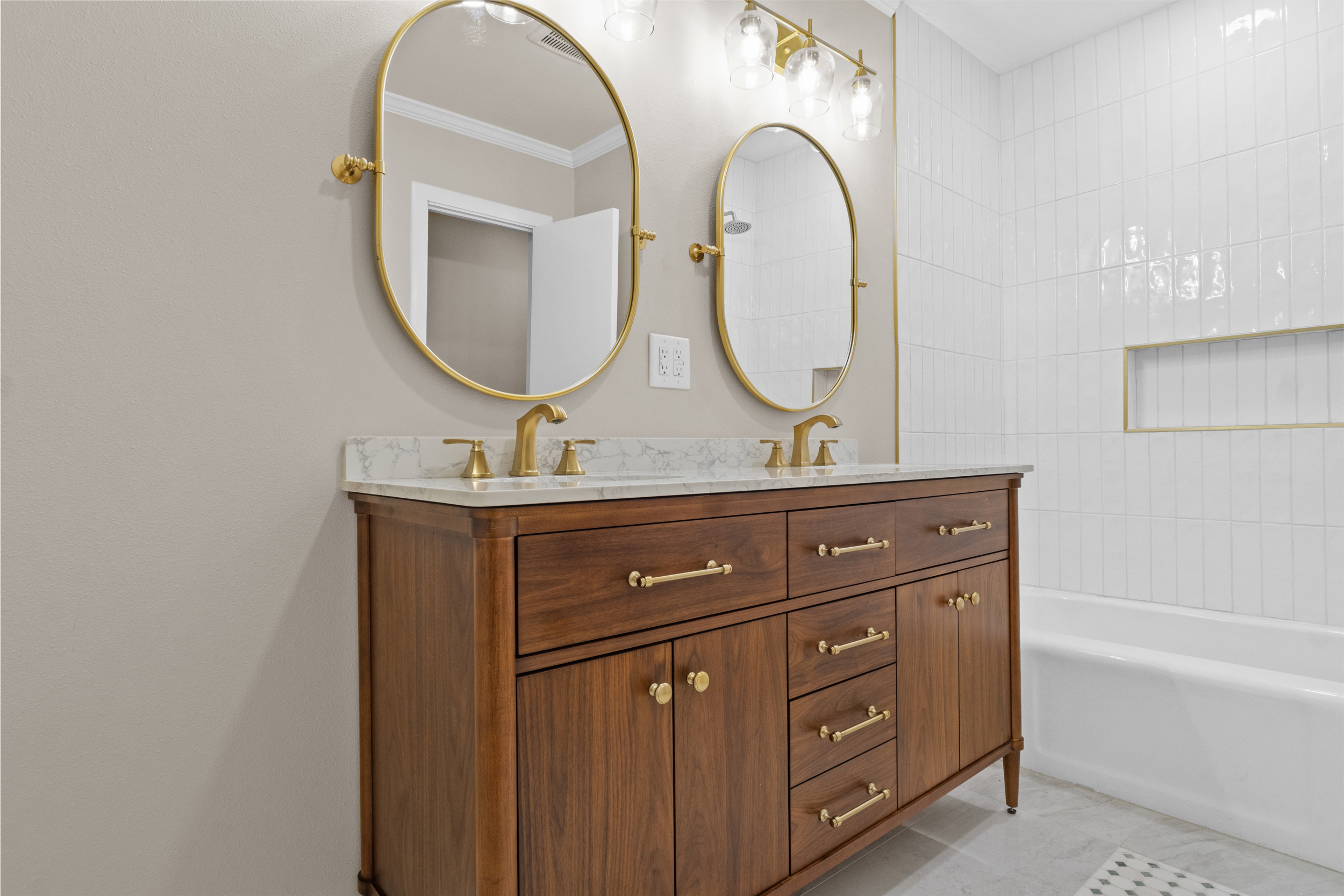 Guest bathroom remodel in Eastwood Dallas - gallery photo 2