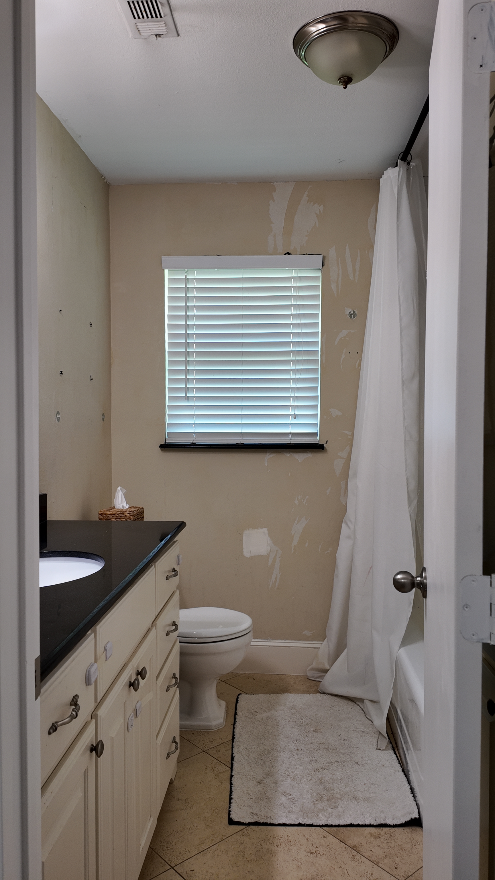 Guest bathroom remodel in Lakewood Dallas - before photo 3