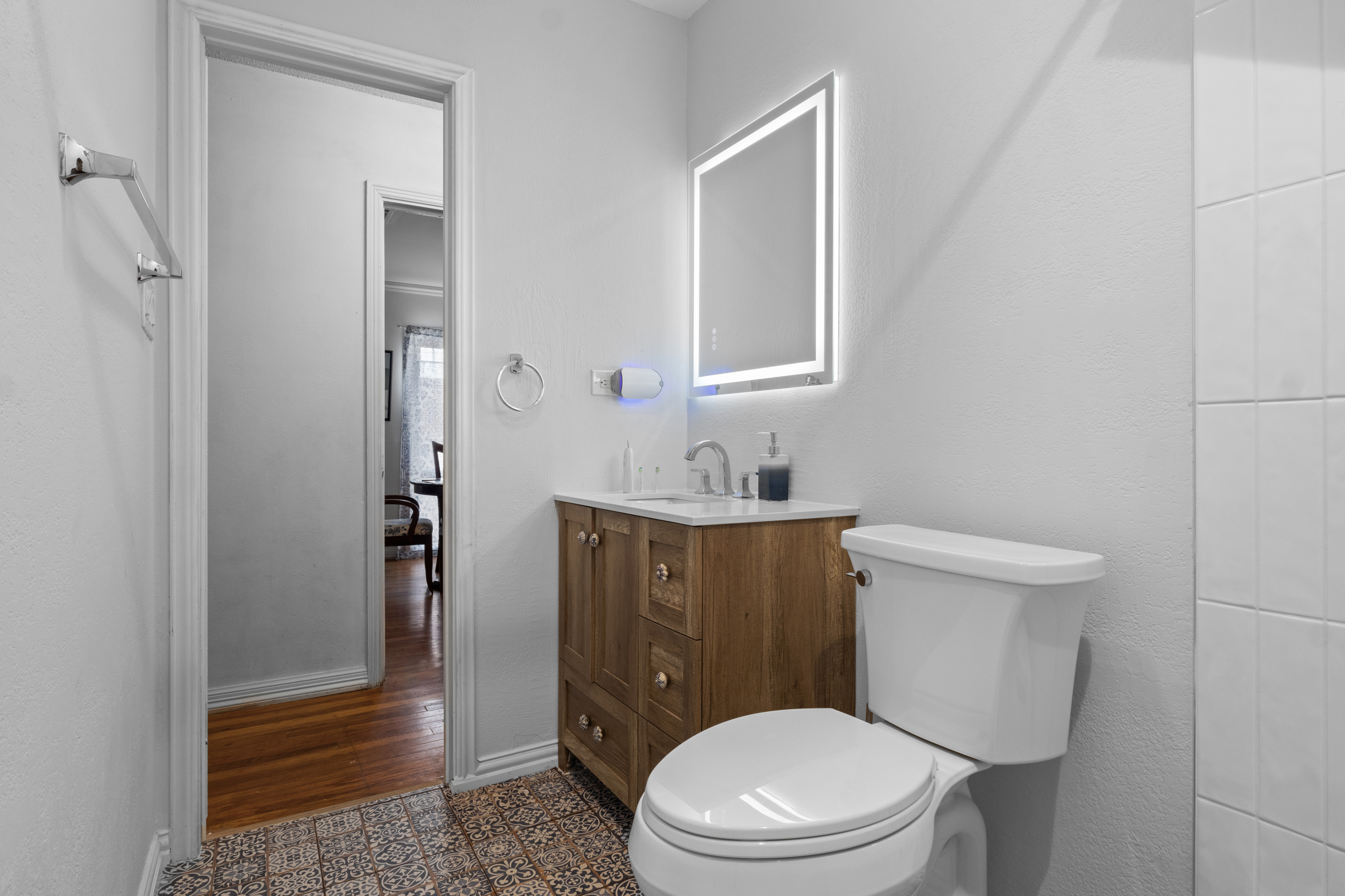 Master bathroom renovation in Oak Cliff Dallas - after photo 2